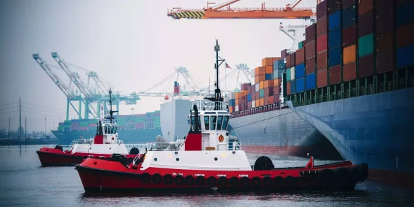 container-ship-and-tugboats-in-harbor-tacoma-was-2023-11-27-05-26-09-utc-min-2048x1363-1.webp